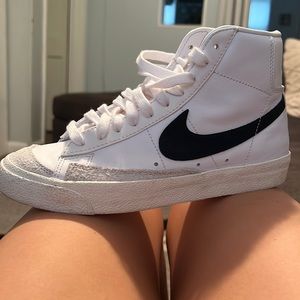 Nike White Blazers woman’s 7.5